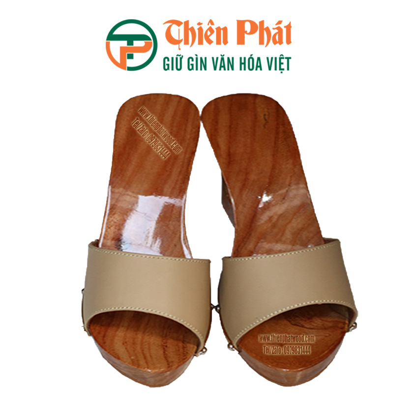 guốc gỗ cao 9cm có quai làm bằng da thật màu kem