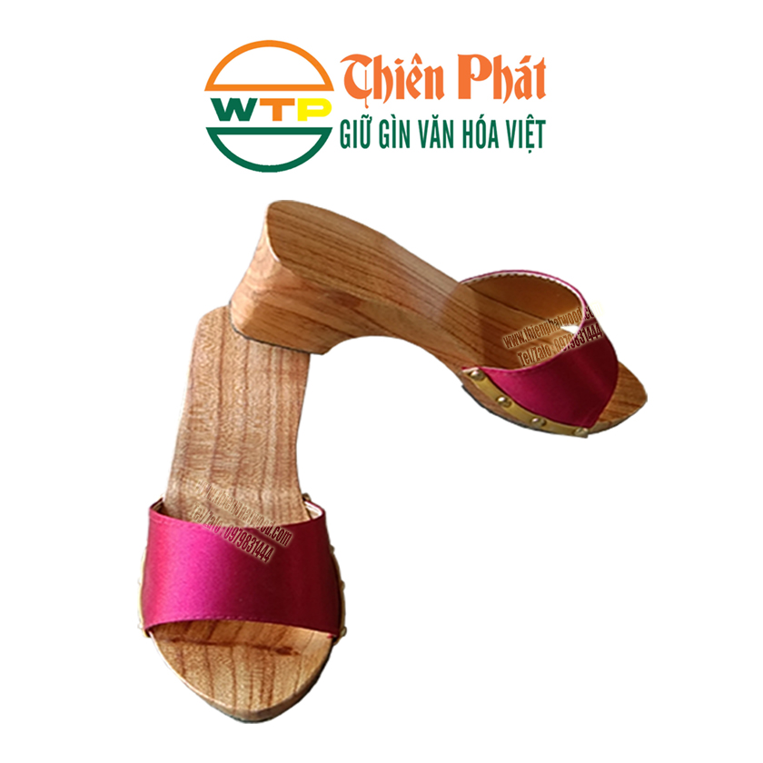 guốc gỗ quai lụa hồng kiểu vạt ôm chân chắc chắn