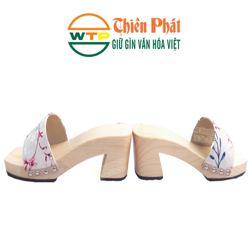 guốc gỗ nữ cao 5cm được chế tác từ gỗ thông