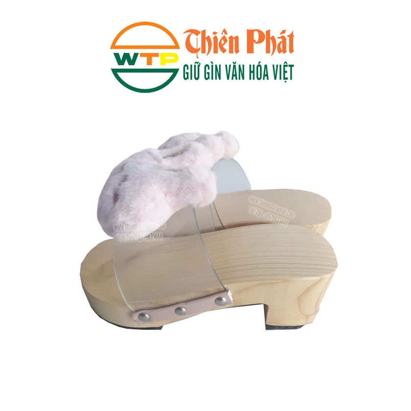 guốc gỗ trẻ em làm từ gỗ thông tự nhiên nhẹ mà bền