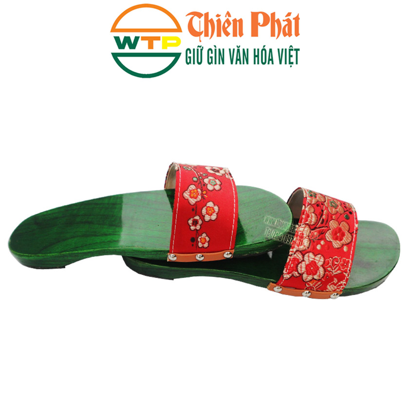 guốc gỗ Việt Nam mang phong cách truyền thống phù hợp cho cả nam và nữ
