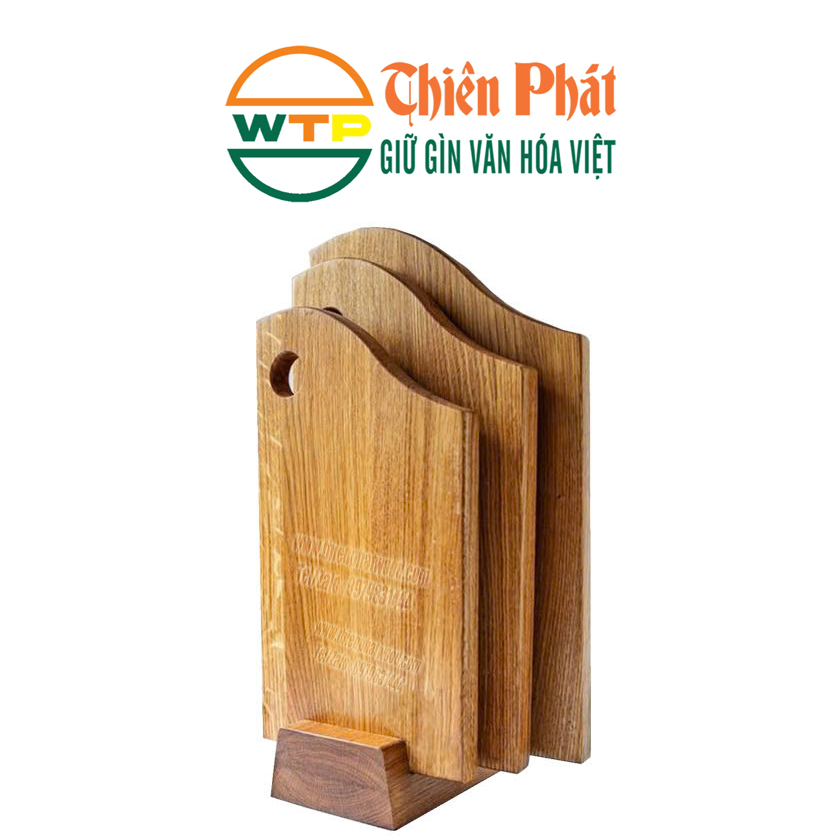 thớt gỗ tràm tự nhiên được phủ một lớp sơn an toàn sức khỏe