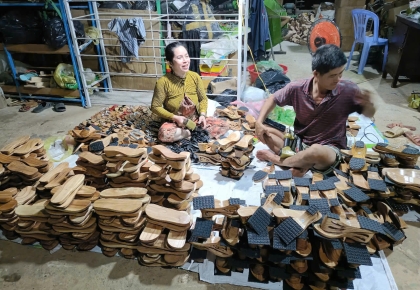 Khám phá sự đa dạng của các loại guốc gỗ truyền thống Việt Nam